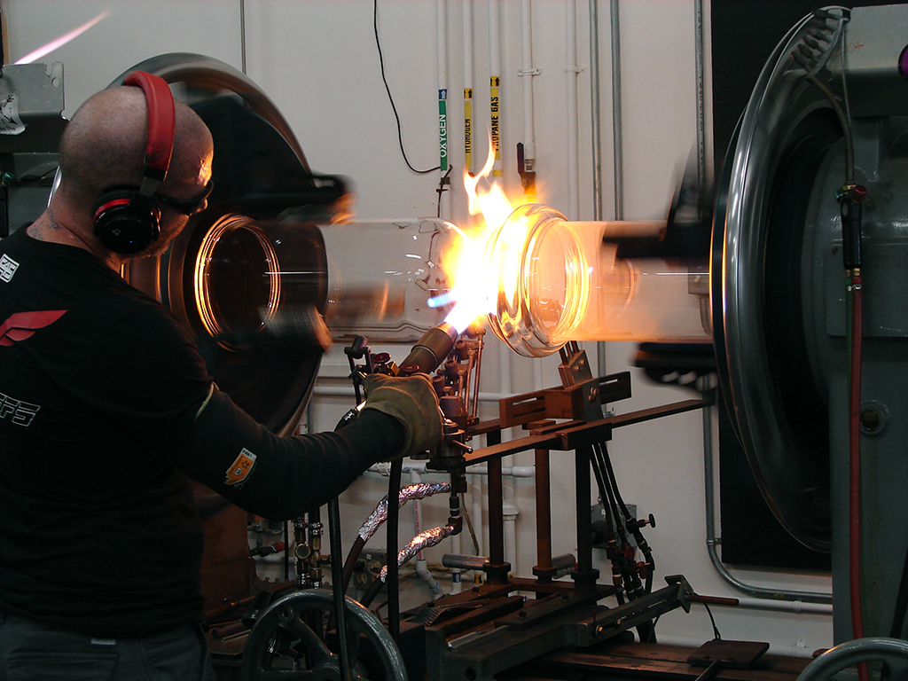 As the glassblowing process continues, the reactor's details begin to emerge.